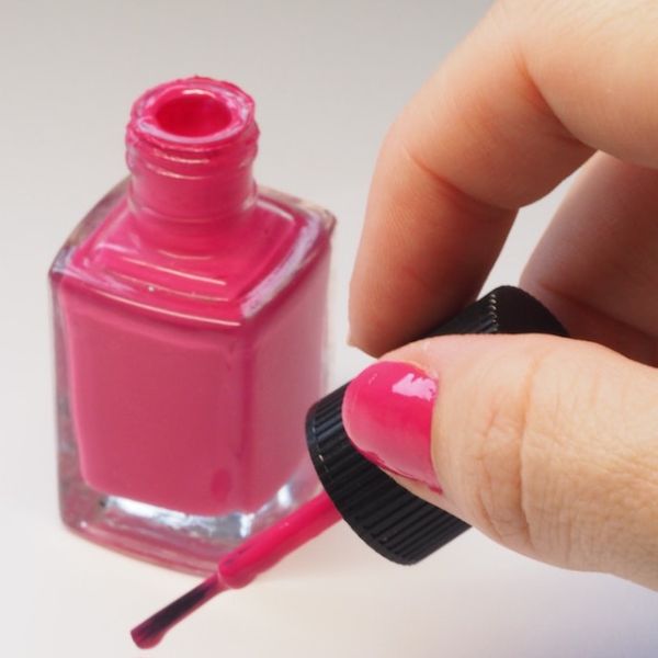 La lámpara UV ¿seca el esmalte de uñas normal? Descubre la verdad detrás de este mito